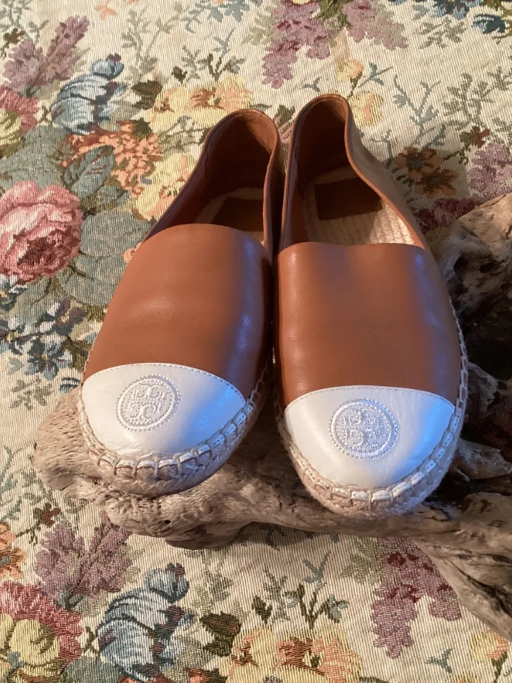 Tory Burch Color Block T Leather Espadrilles in Ambra/New Ivory Size 7
